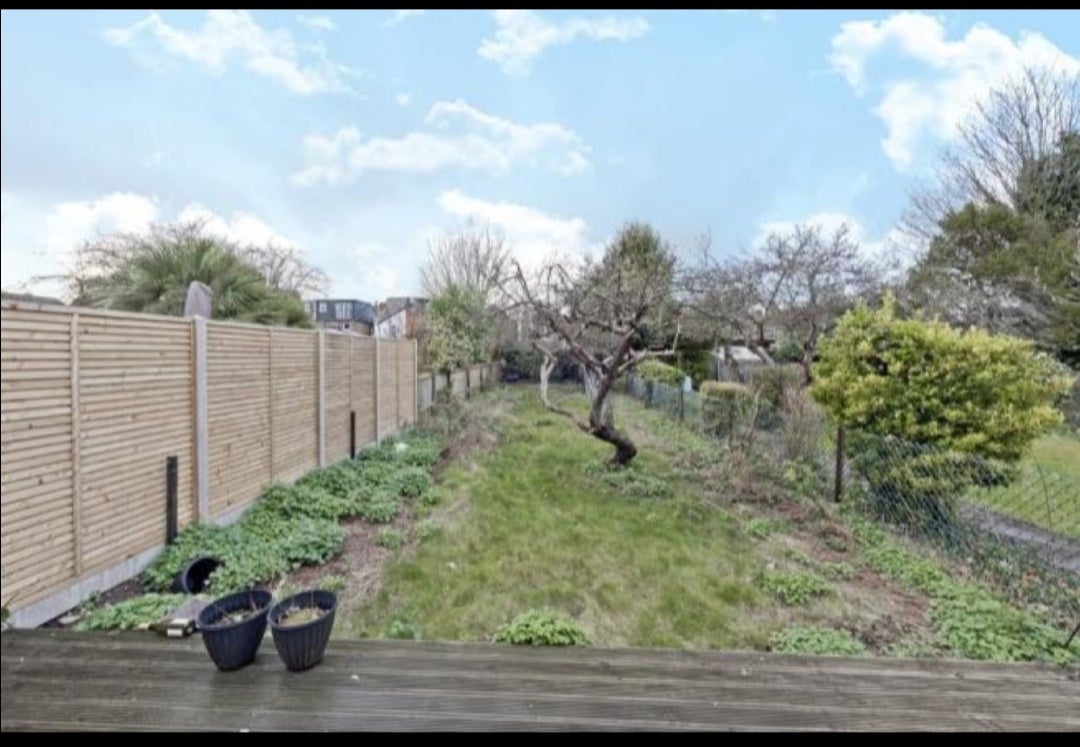House Sage Yard in Greater London