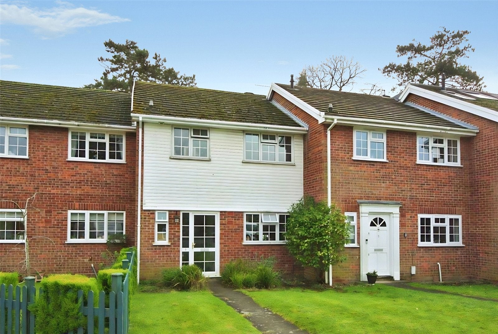 Room Englehurst in Borough of Runnymede