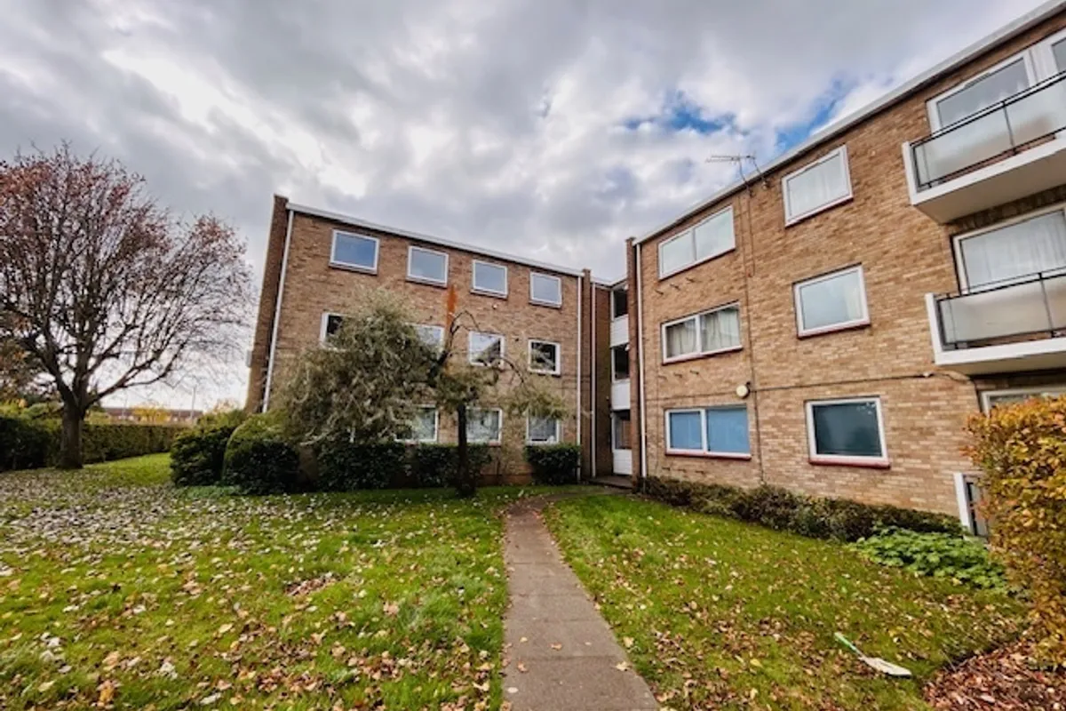 Flat Blenheim Road in Maidenhead