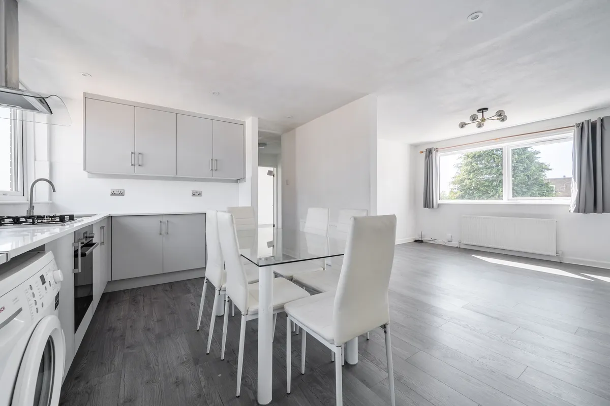 Flat Blenheim Road in Maidenhead