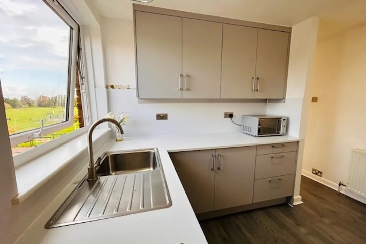 Flat Blenheim Road in Maidenhead