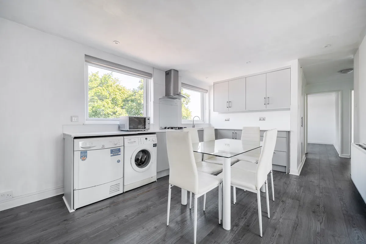 Flat Blenheim Road in Maidenhead
