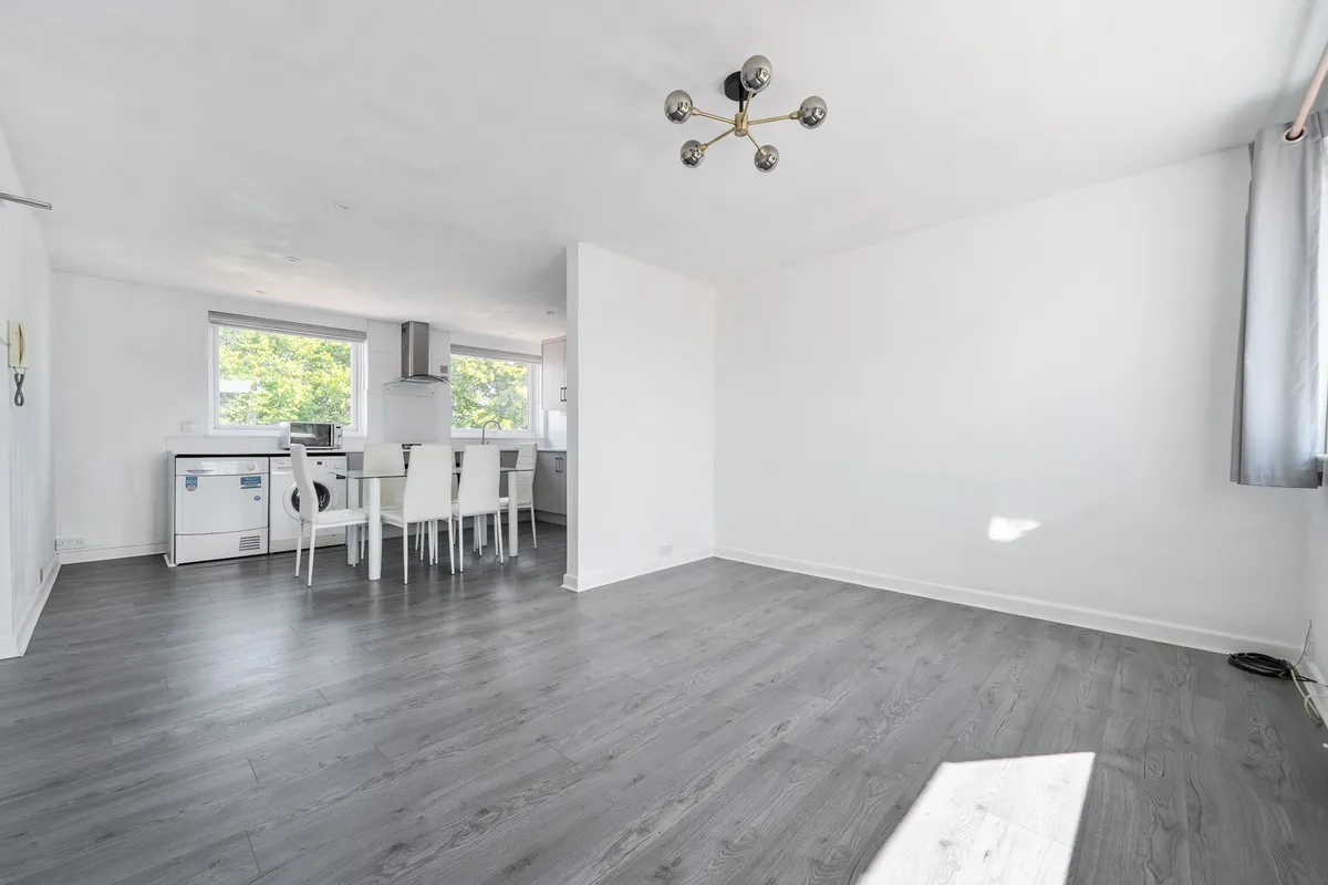 Flat Blenheim Road in Maidenhead