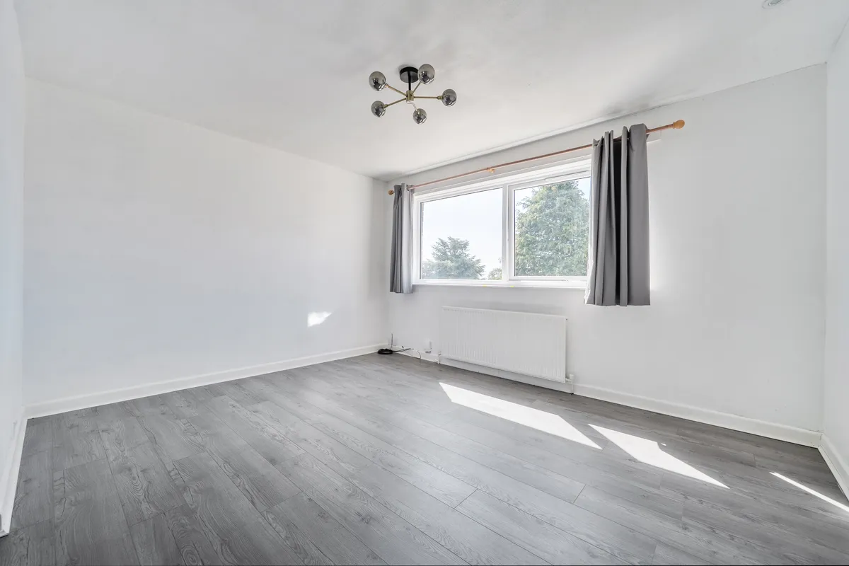 Flat Blenheim Road in Maidenhead