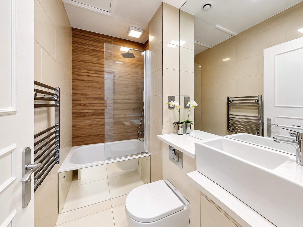 Flat Egerton Gardens in Greater London