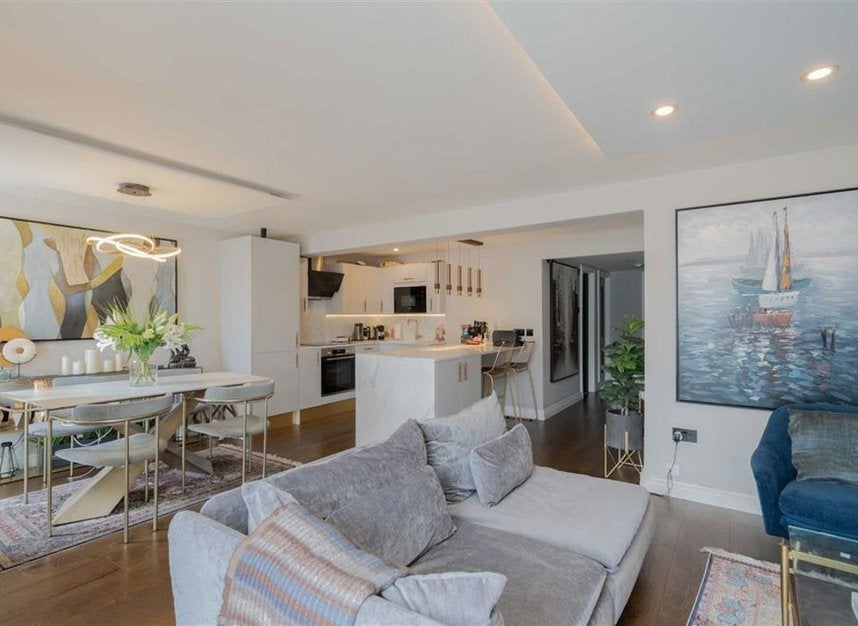 Flat Gloucester Terrace in City of Westminster