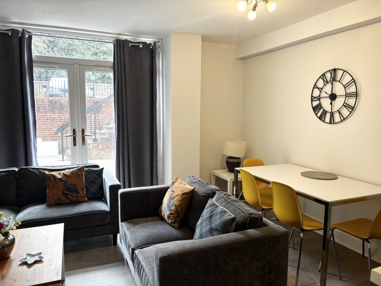 Flat Kent Road in Glasgow