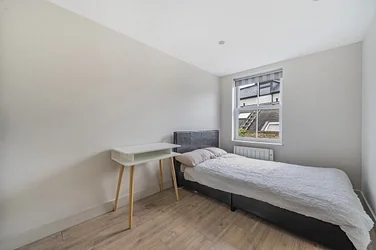 Flat Ponsonby Road in Greater London