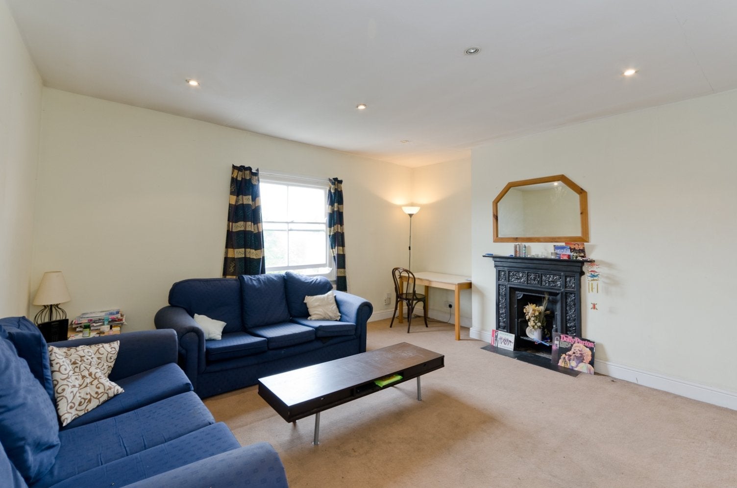 Flat Wellington Mews in Greater London