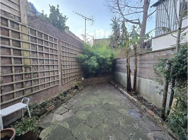 Flat Fernhead Road in City of Westminster
