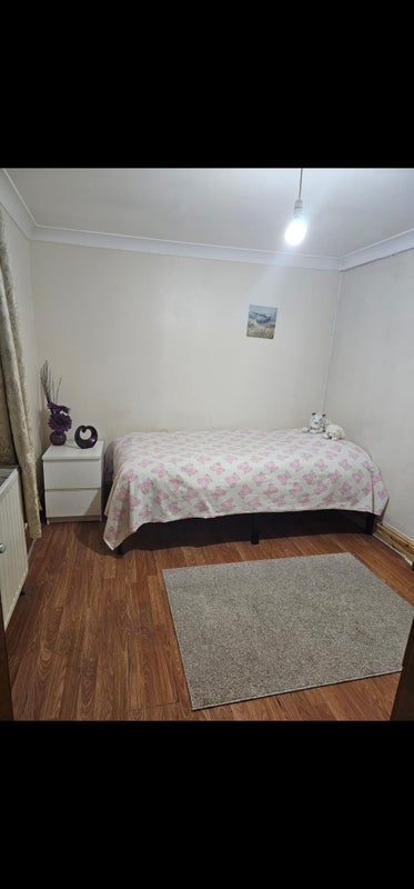 Room Grove Green Road in Greater London