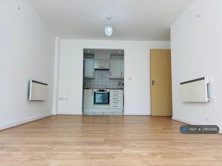 Flat Oldridge Close in Greater London