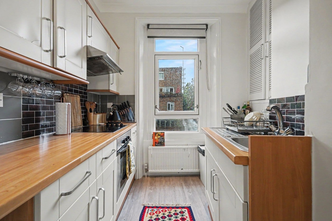 Flat Fairbridge Road in Greater London