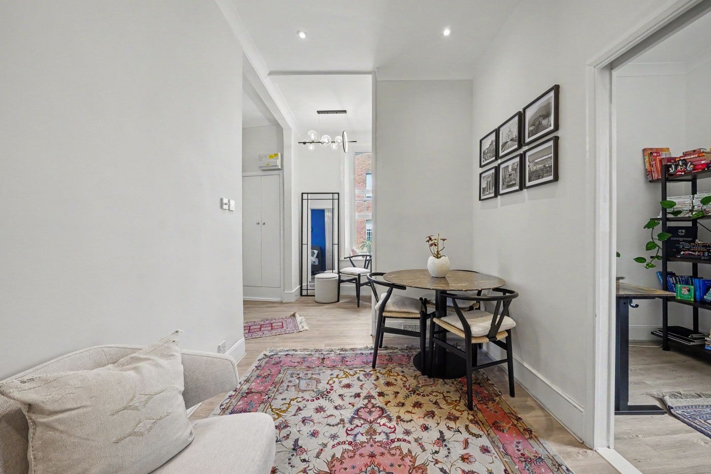 Flat Fairbridge Road in Greater London