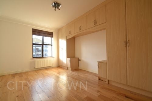 Flat Copperfield Road in Greater London