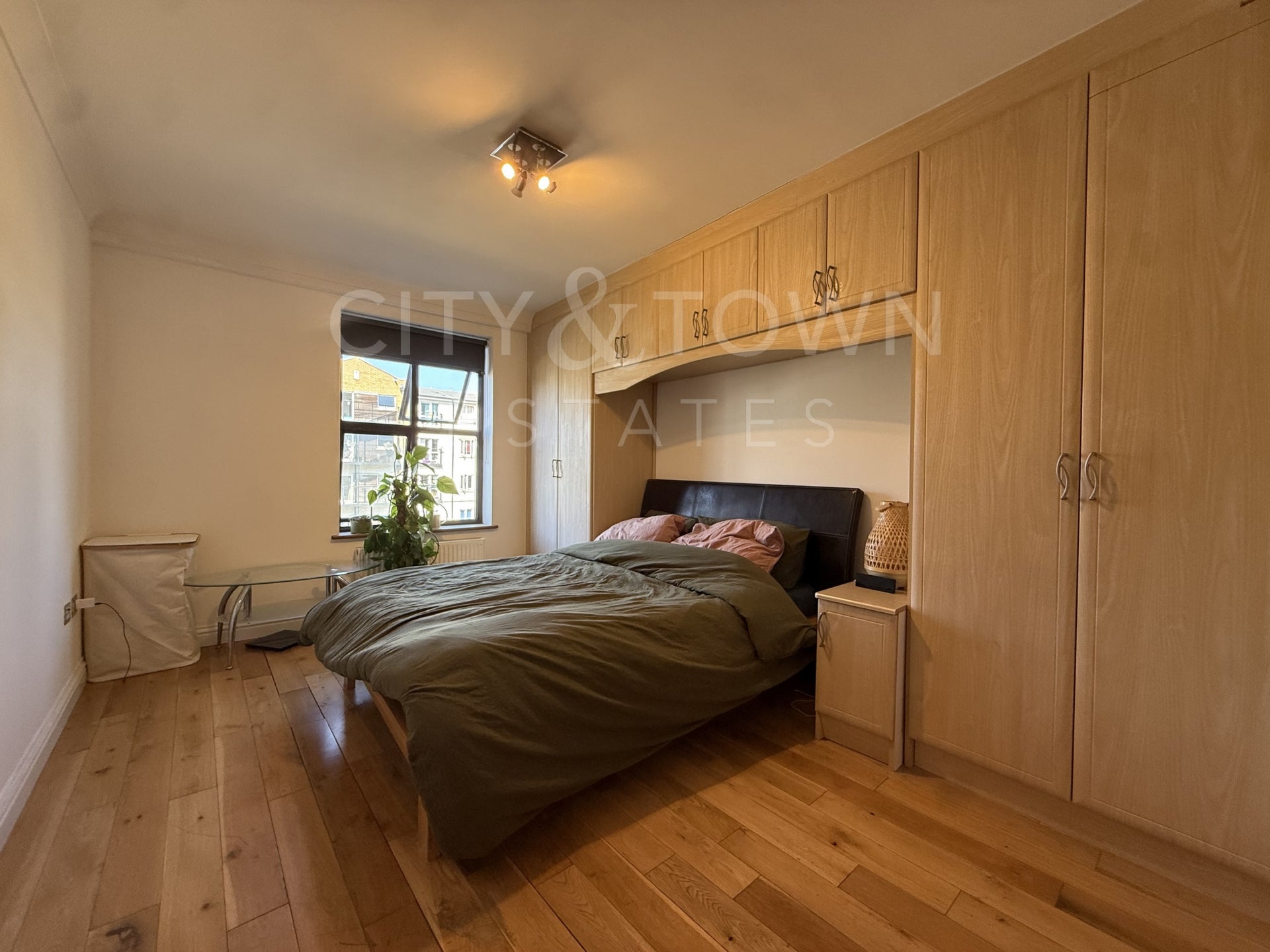 Flat Copperfield Road in Greater London