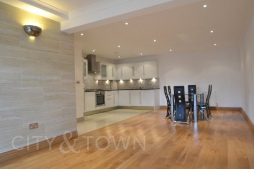 Flat Copperfield Road in Greater London