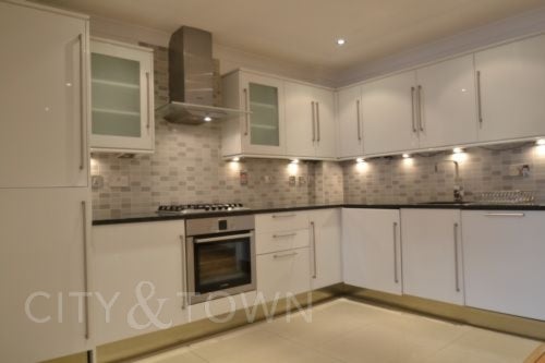 Flat Copperfield Road in Greater London