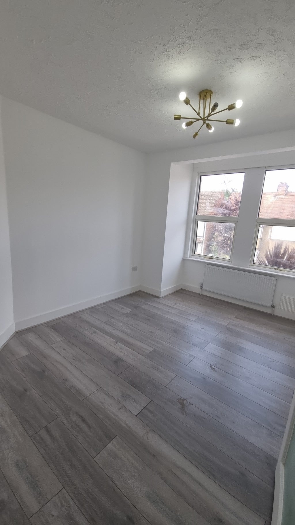 Flat Parkfield Road in Greater London