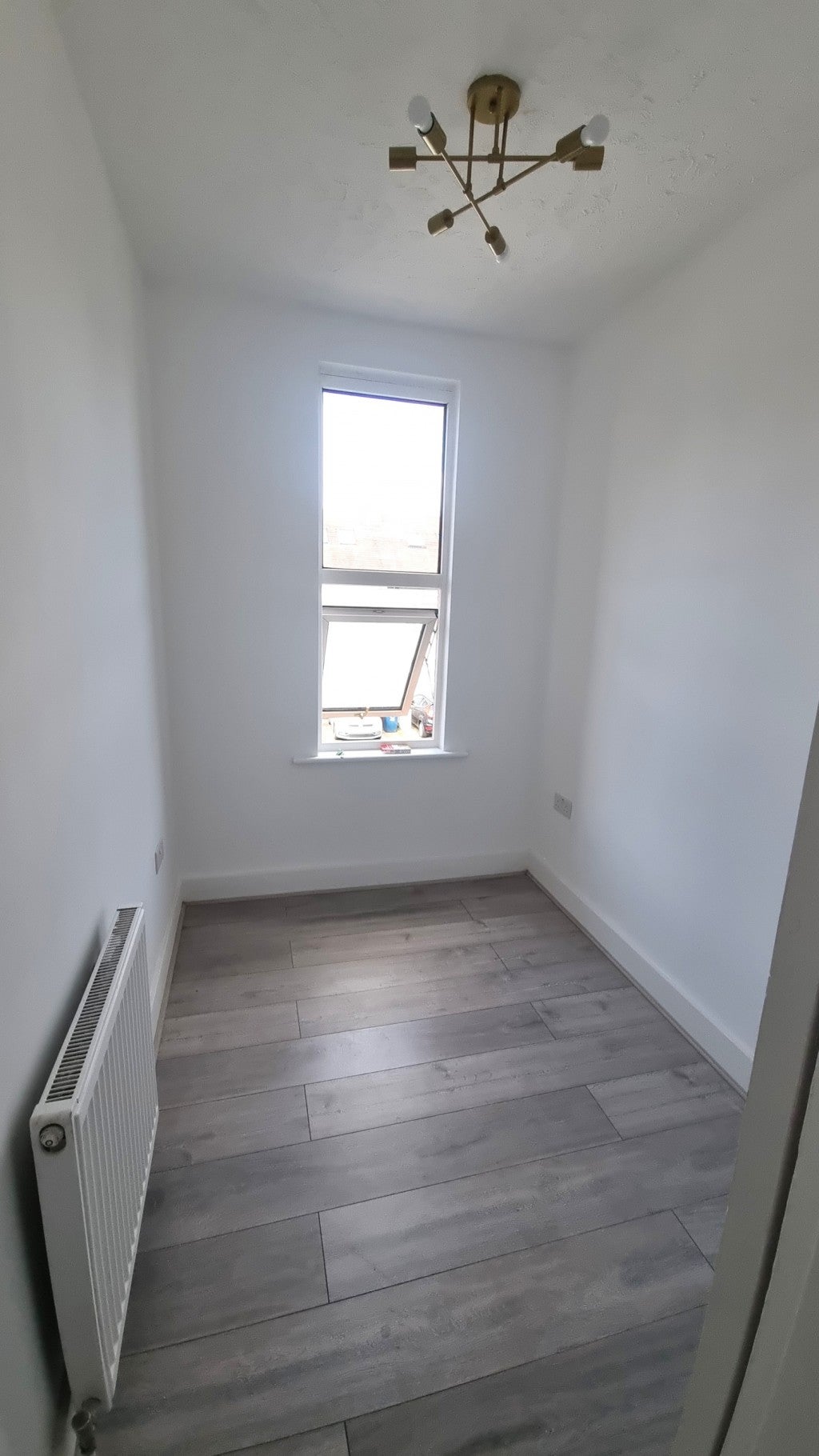 Flat Parkfield Road in Greater London
