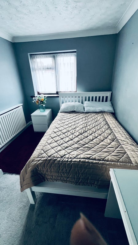 Room Sandyhurst Close in Poole