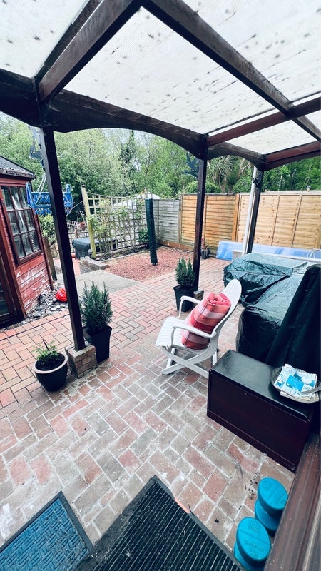 Room Sandyhurst Close in Poole