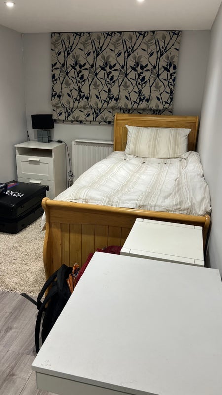 Room Sandyhurst Close in Poole
