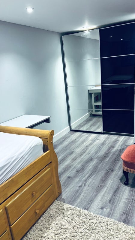 Room Sandyhurst Close in Poole