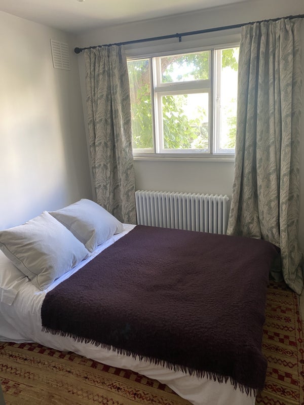 Room Larkhall Lane in Greater London