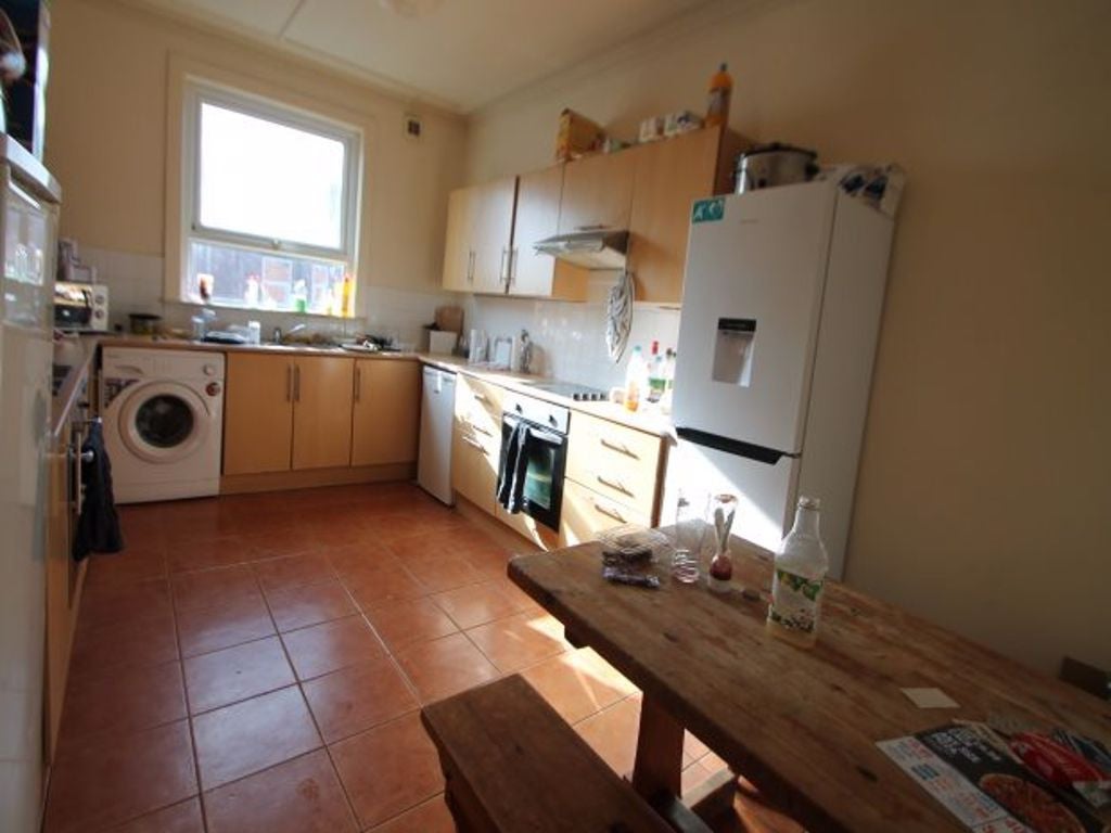 Flat Brudenell Avenue in Leeds