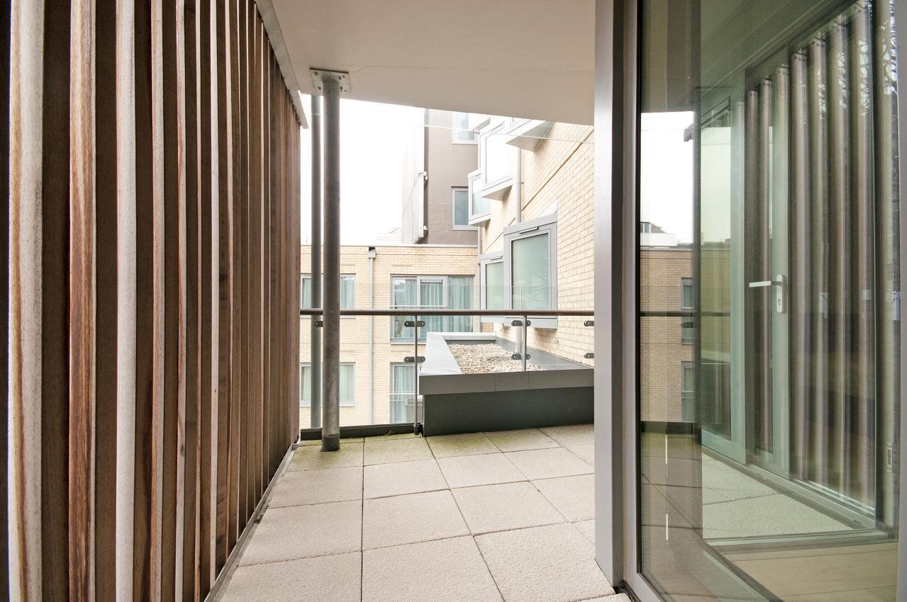 Flat Blackthorn Avenue in Greater London