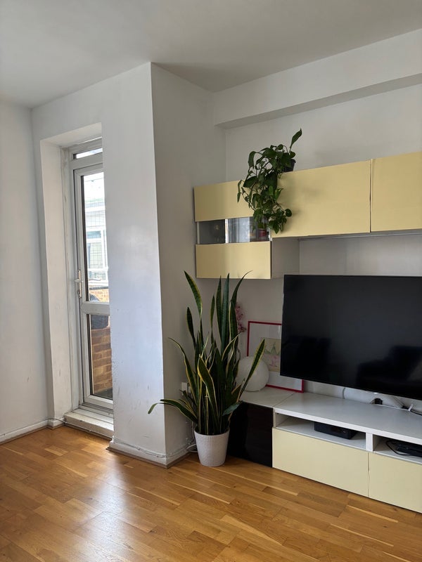 Room Mintern Street in Greater London