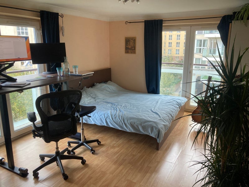 Room Surrey Quays Road in Greater London