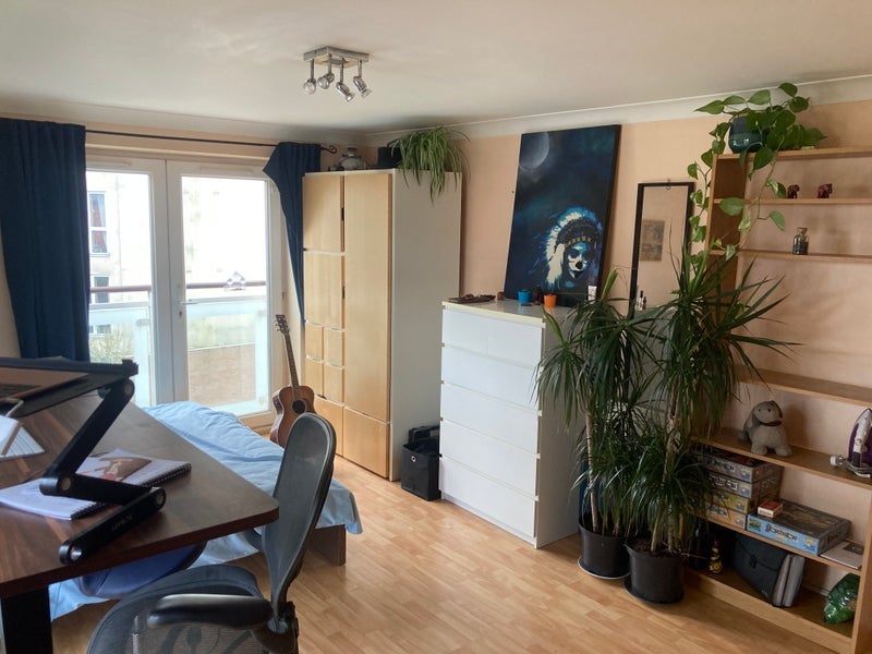 Room Surrey Quays Road in Greater London