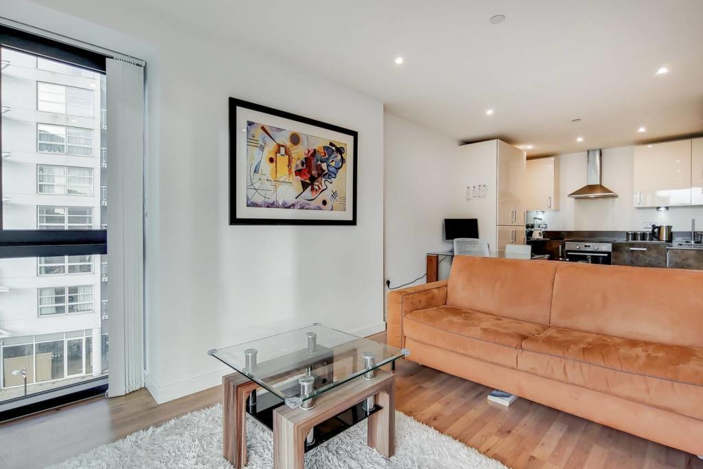 Flat Yabsley Street in Greater London