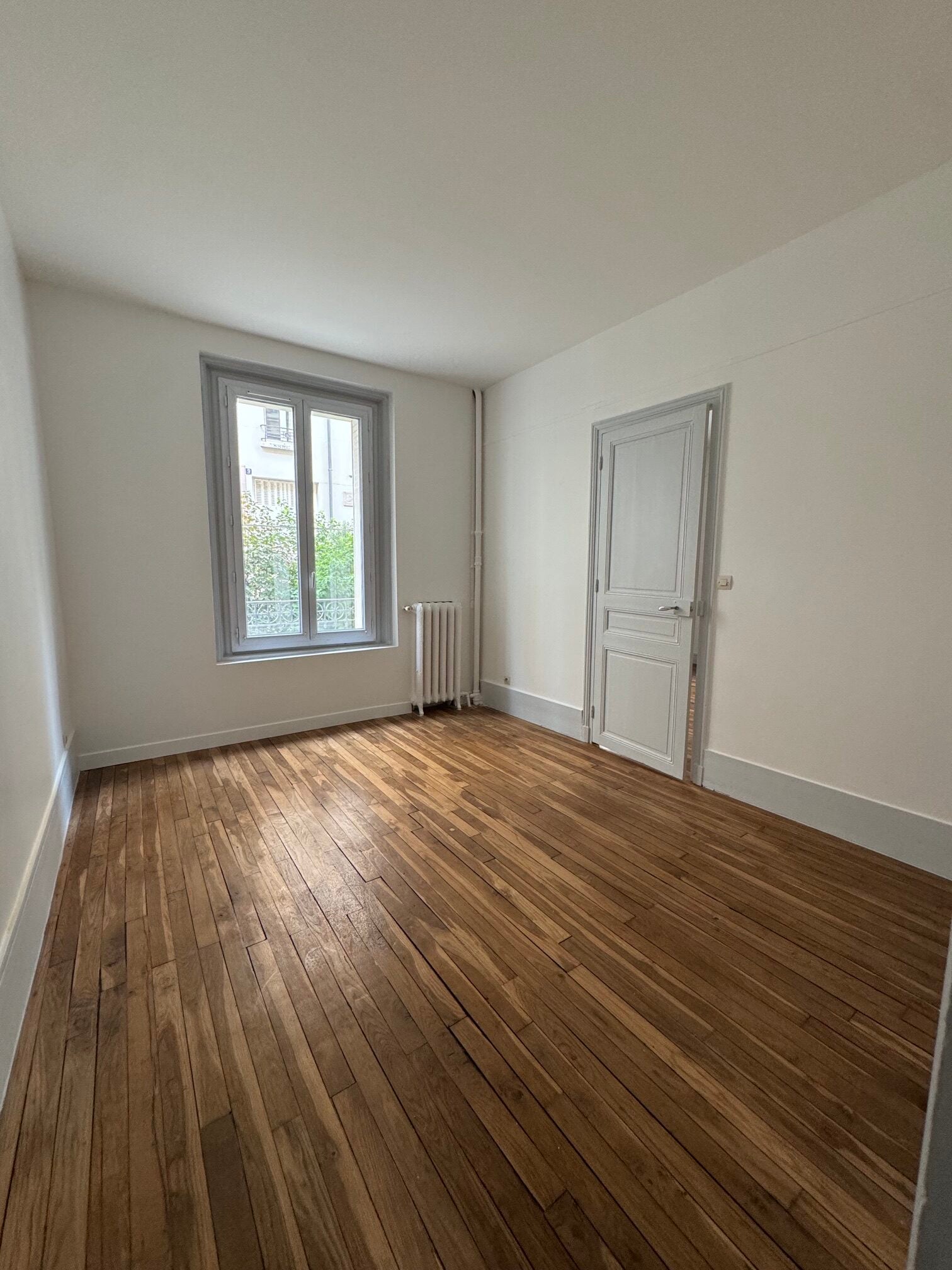 Flat Rue Jules Dumien in Paris