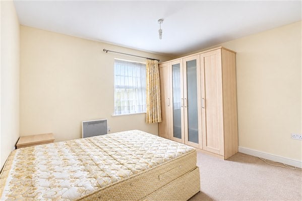 Flat Blackwell Close in London