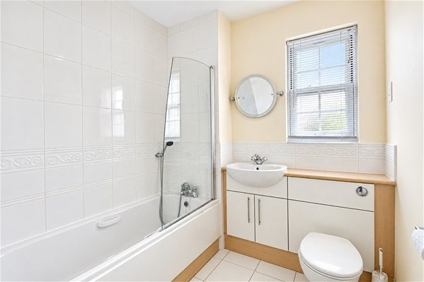 Flat Blackwell Close in London