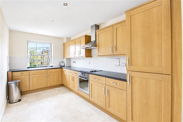 Flat Blackwell Close in London