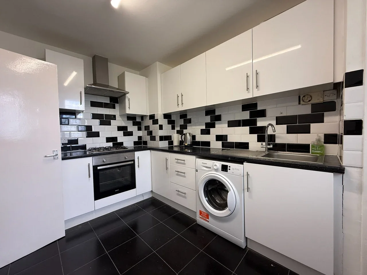 Room Brownfield Street in Greater London