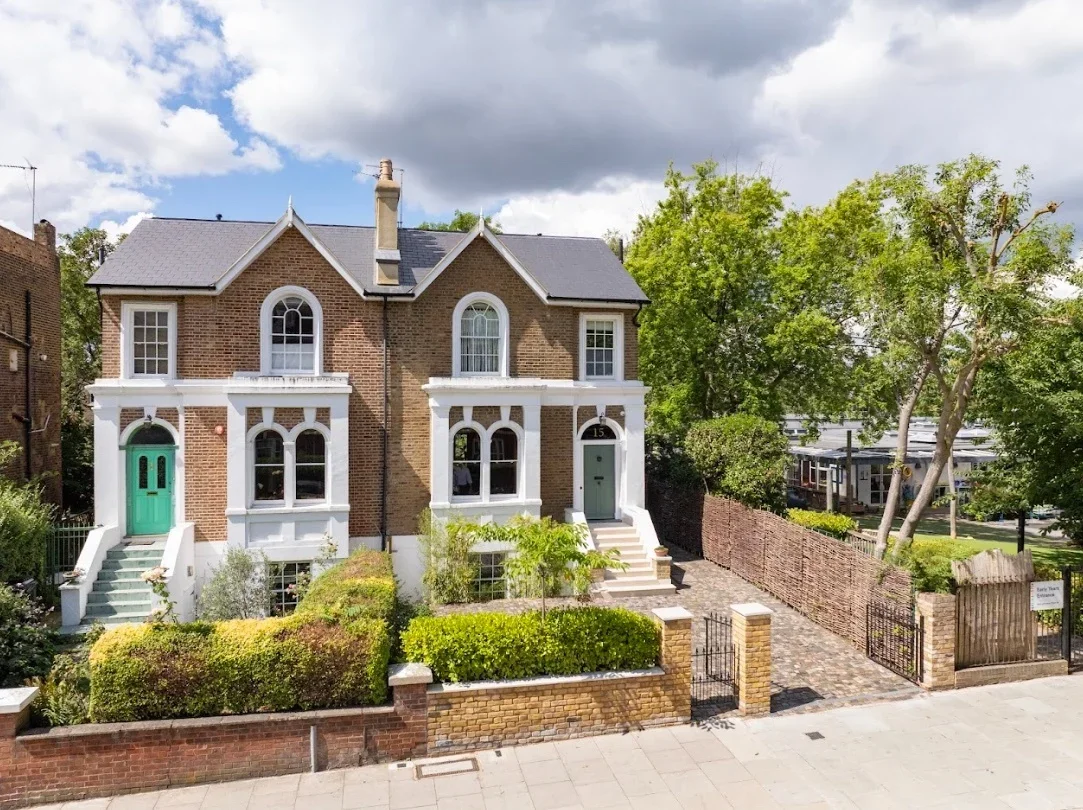 House Torriano Avenue in Greater London