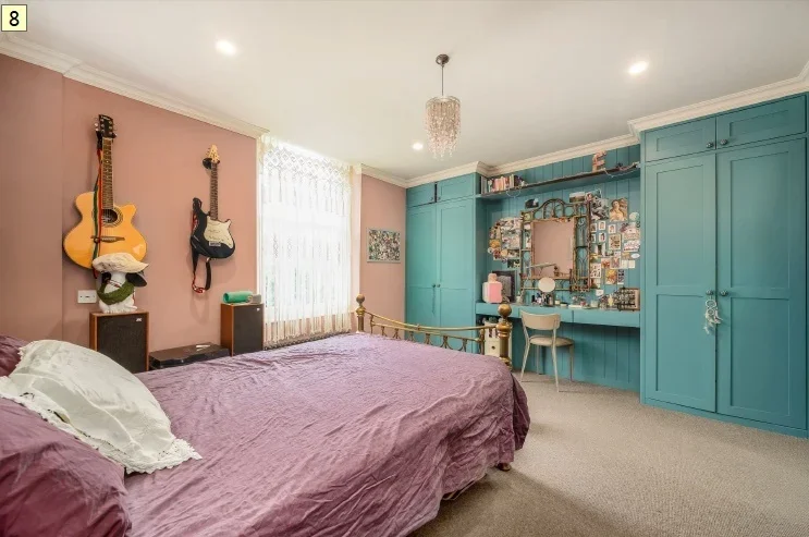 House Torriano Avenue in Greater London