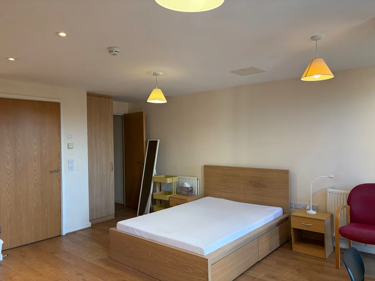 Flat Northolt Road in Greater London