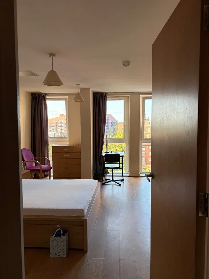 Flat Northolt Road in Greater London