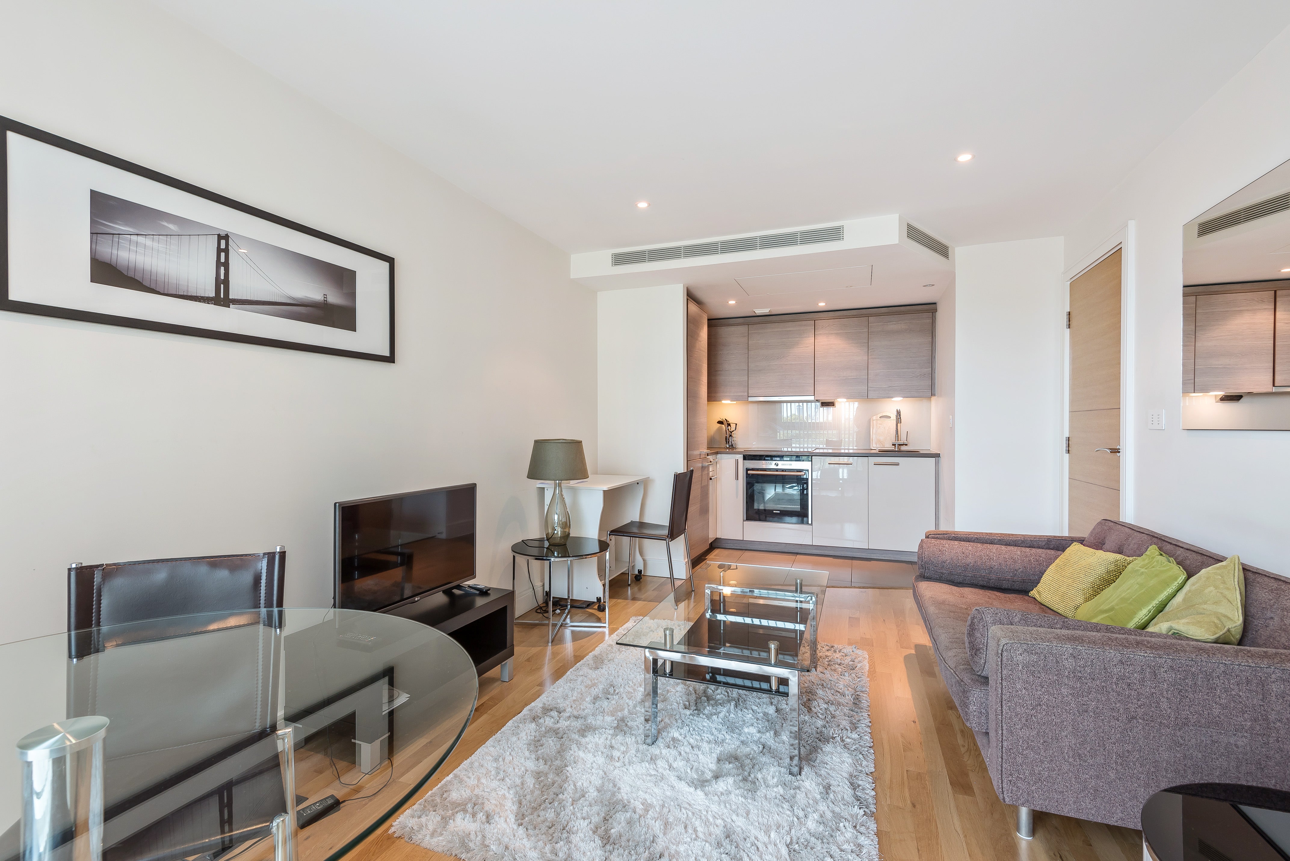 Flat Bridgefoot in Greater London