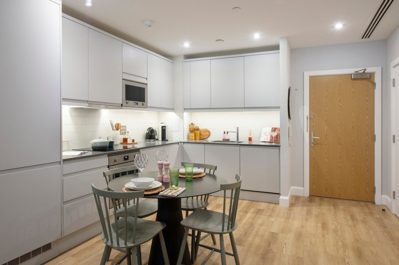 Flat Moat Street in Greater London