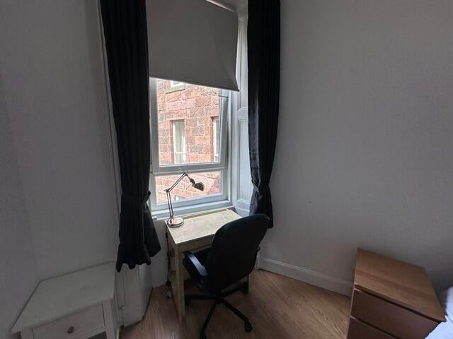 Room Cathcart Road in Glasgow
