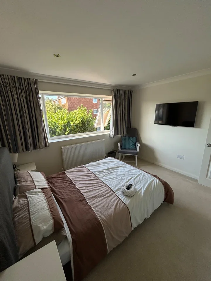 Room Kelvinbrook in Elmbridge