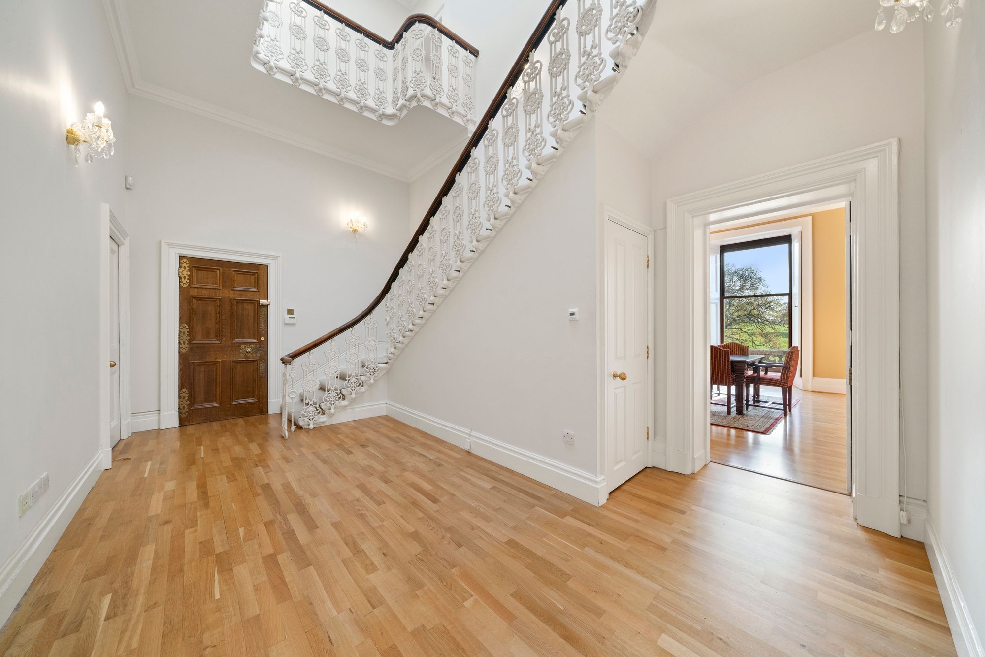 Flat Horsley Road in Elmbridge