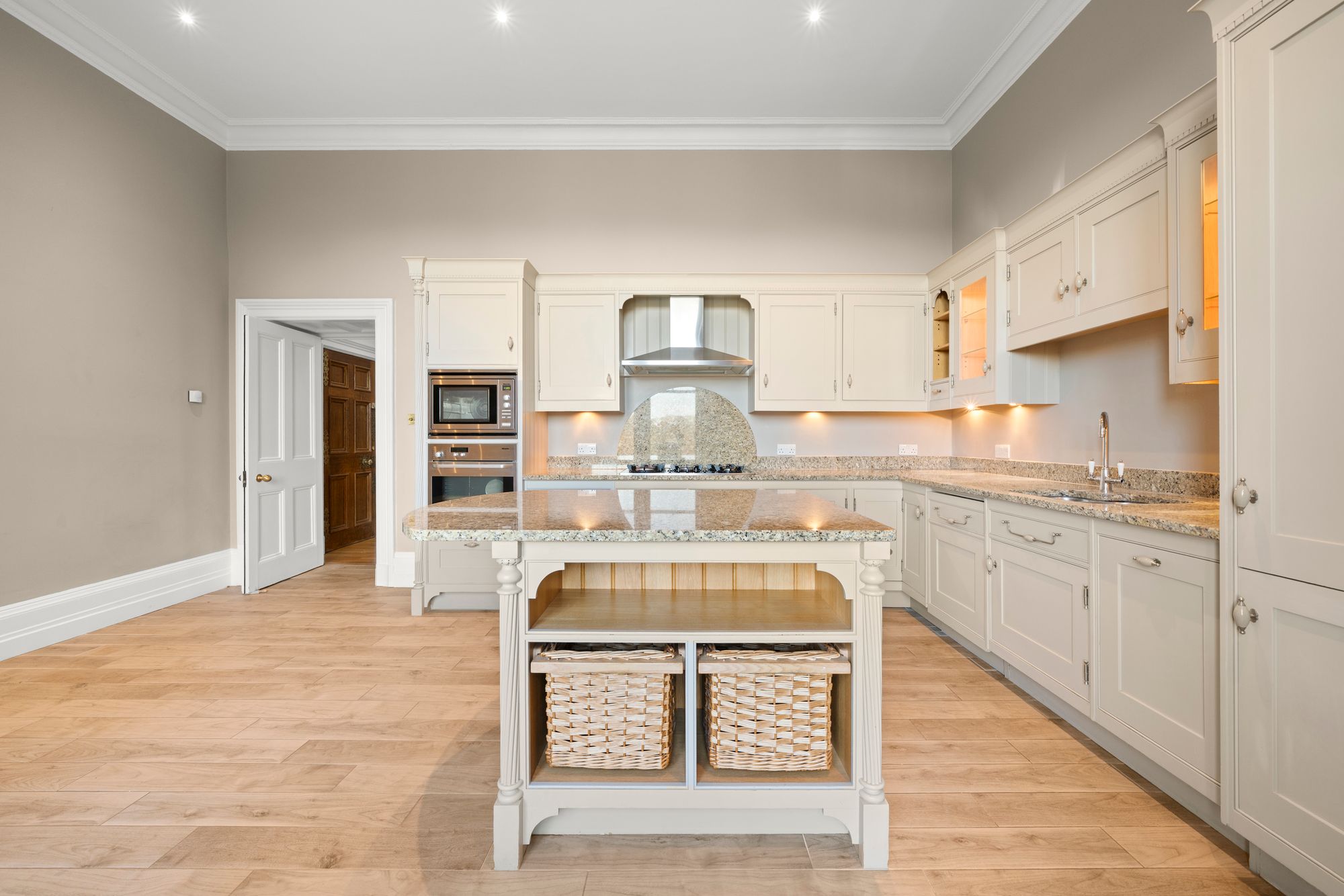 Flat Horsley Road in Elmbridge